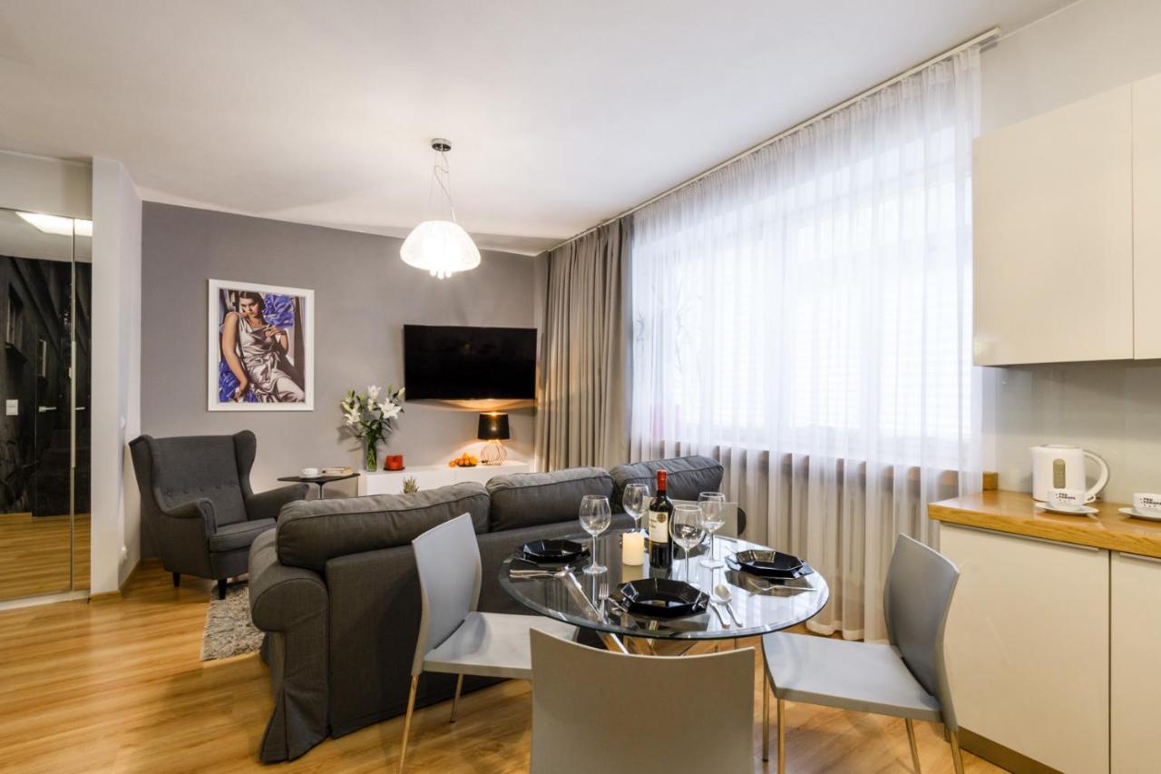 Nr 1 Europa22 Centrum Apartment Old Town Warsaw Stare Miasto Historyczna Kamienica Umiejscowiona W Zabytkowej Czesci Warszawy Obok Parku Multimedialnego I Barbakanu Parking 24H Sniadanie Opcjonaln Breakfast Optional Check In From 14 Pm Parter Ground מראה חיצוני תמונה