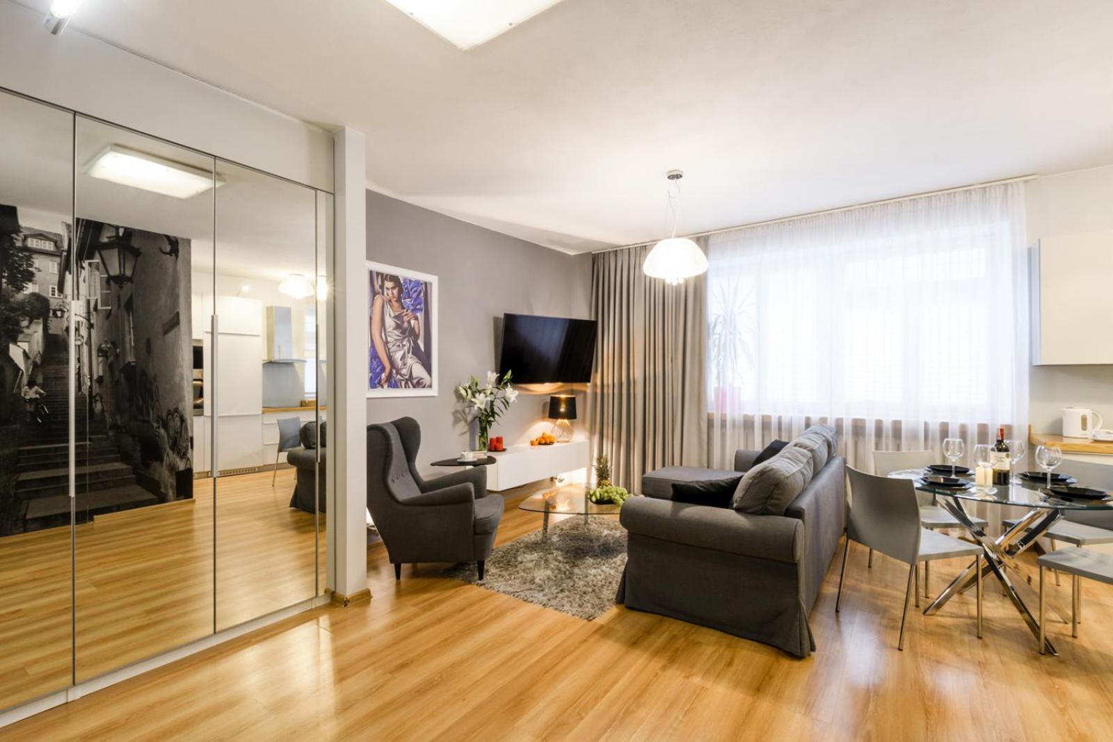 Nr 1 Europa22 Centrum Apartment Old Town Warsaw Stare Miasto Historyczna Kamienica Umiejscowiona W Zabytkowej Czesci Warszawy Obok Parku Multimedialnego I Barbakanu Parking 24H Sniadanie Opcjonaln Breakfast Optional Check In From 14 Pm Parter Ground מראה חיצוני תמונה
